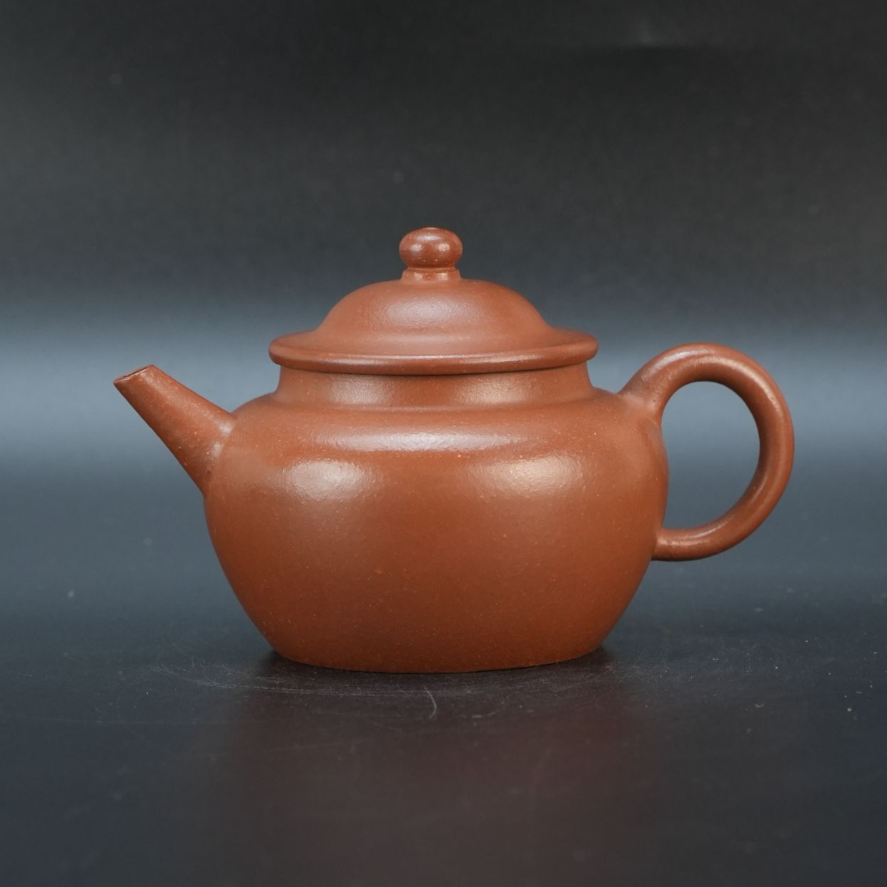 lot20679 782 龚清和 紫砂红皮龙泥笠帽宫灯（150cc）