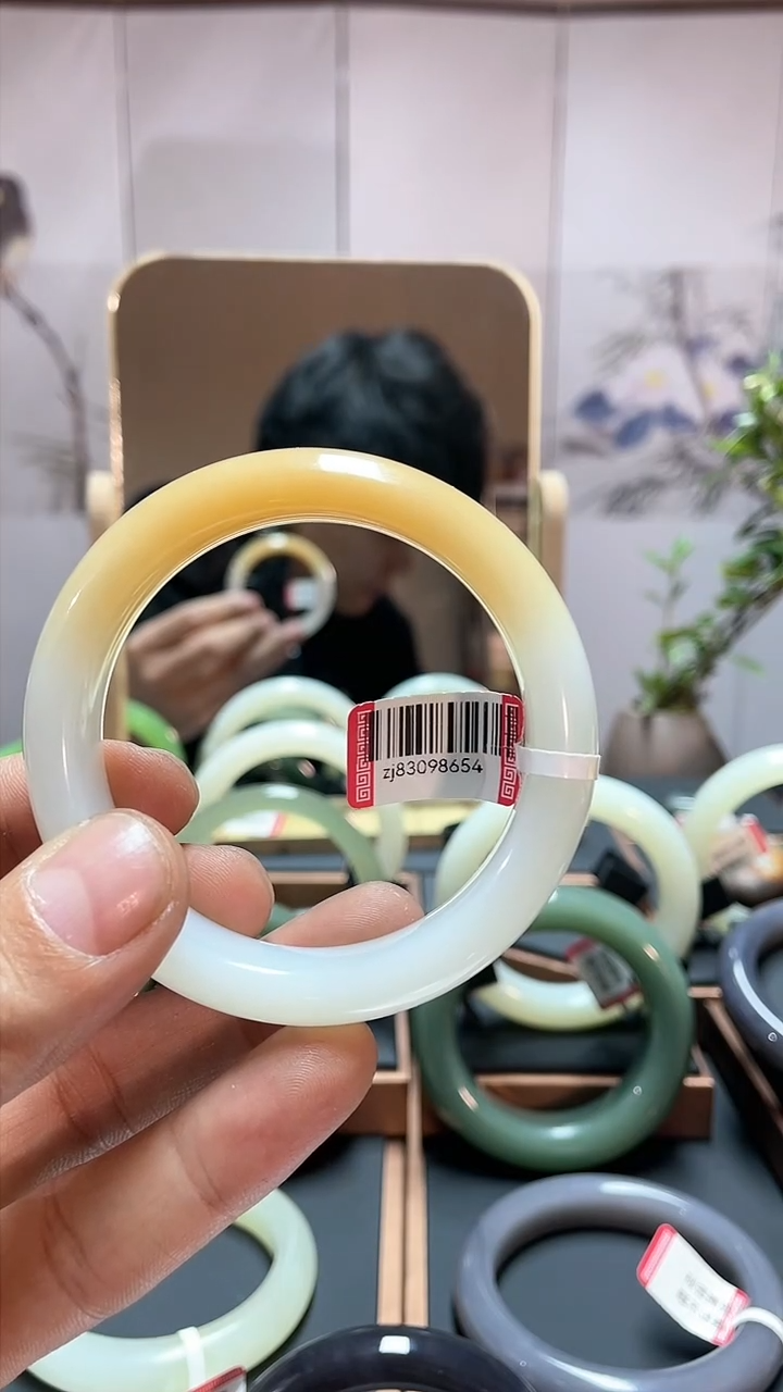 【闪购商品】和田玉手镯未镶嵌55糖白38098654