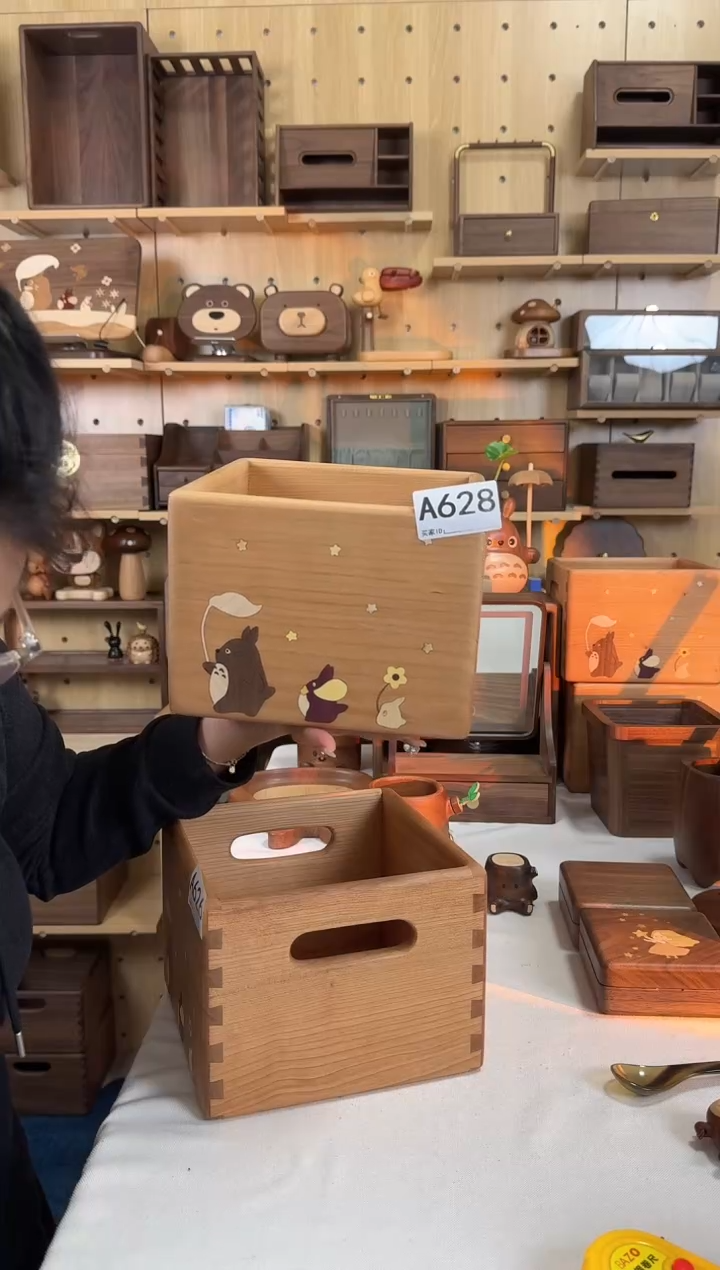 木628樱桃木龙猫实木镶嵌方形收纳筐