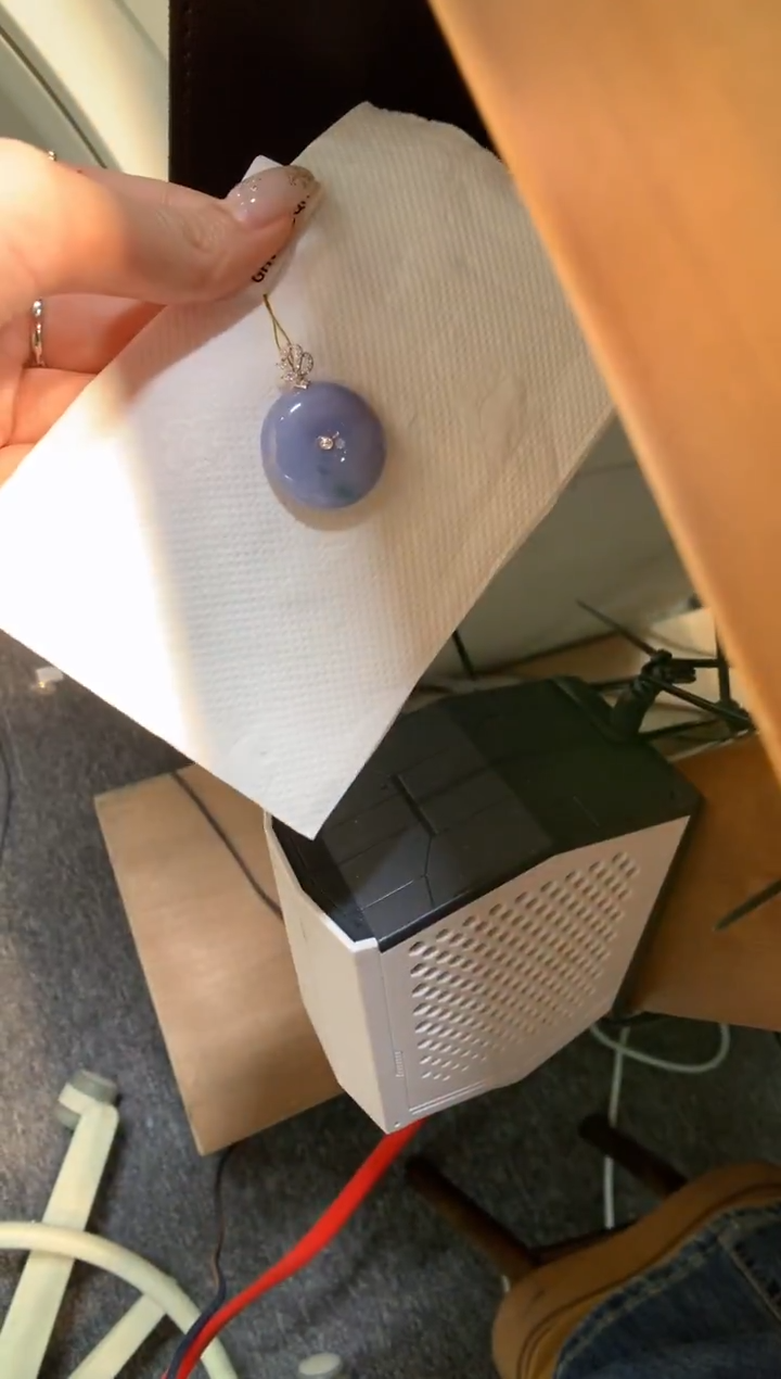 颈饰18K金镶嵌翡翠平安扣