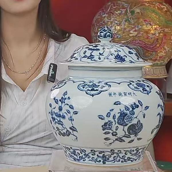 国呈拍卖古董瓷器