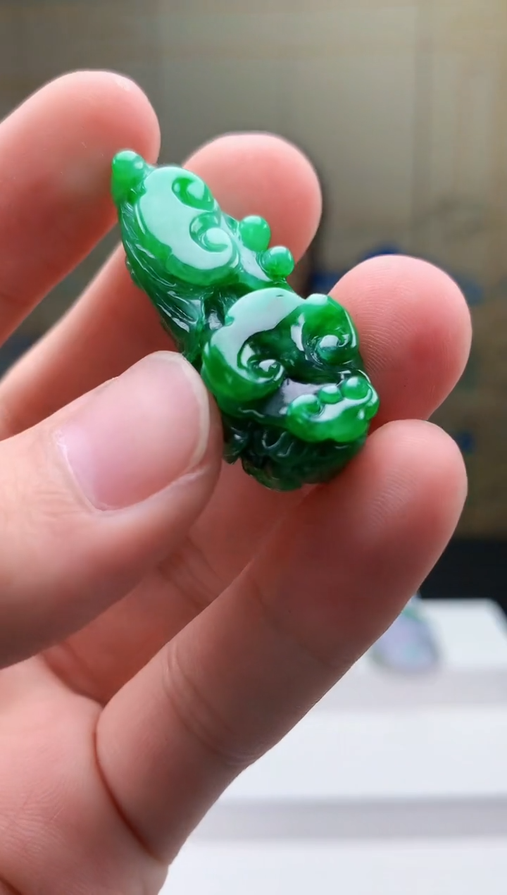 【闪购商品】定制翡翠未镶嵌4902bb-毛货挂件70