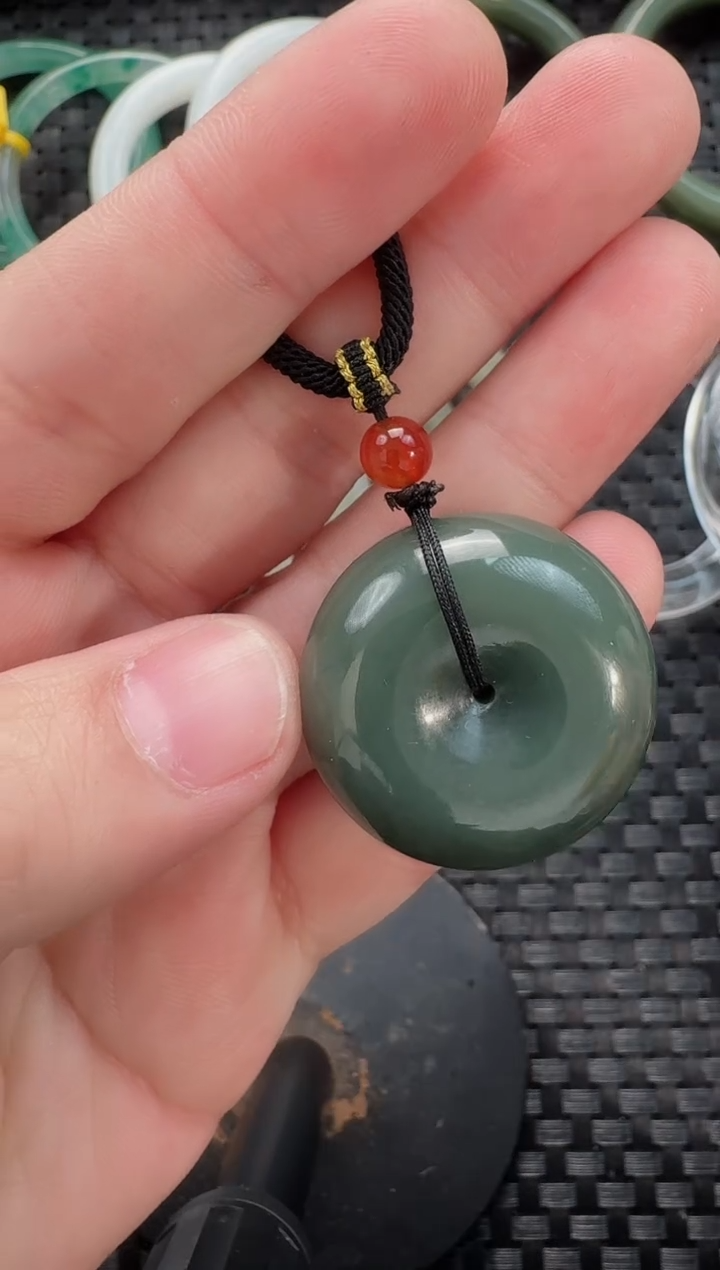 颈饰未镶嵌和田玉平安扣