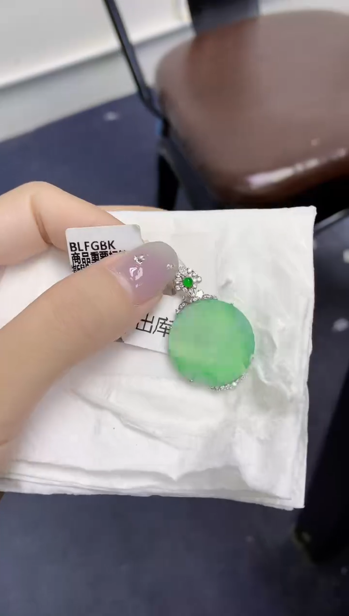 颈饰18K金镶嵌翡翠天然缅甸翡翠A货多样性发一件