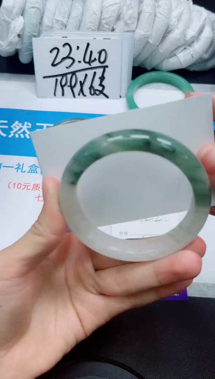 【闪购商品】石英质玉手镯未镶嵌122/56