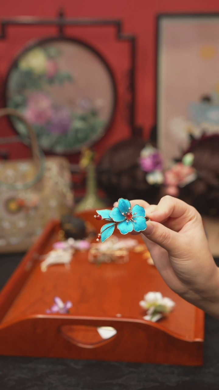 刺绣非遗手工绒花饰品