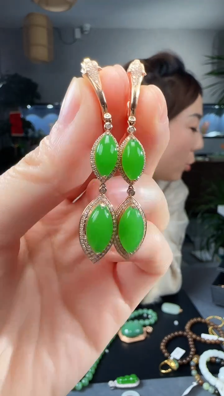 【闪购商品】和田玉18K金镶嵌耳钉1