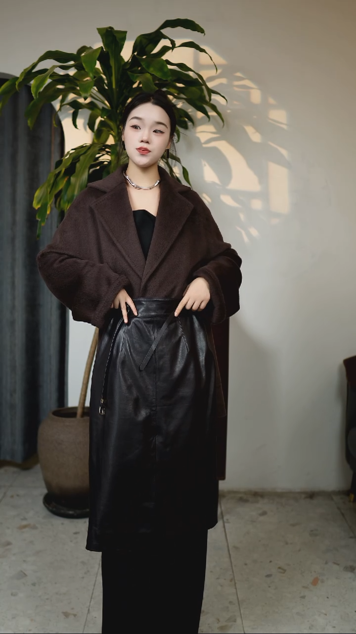 暗紫色油蜡小绵羊皮前开叉皮裙 XL码