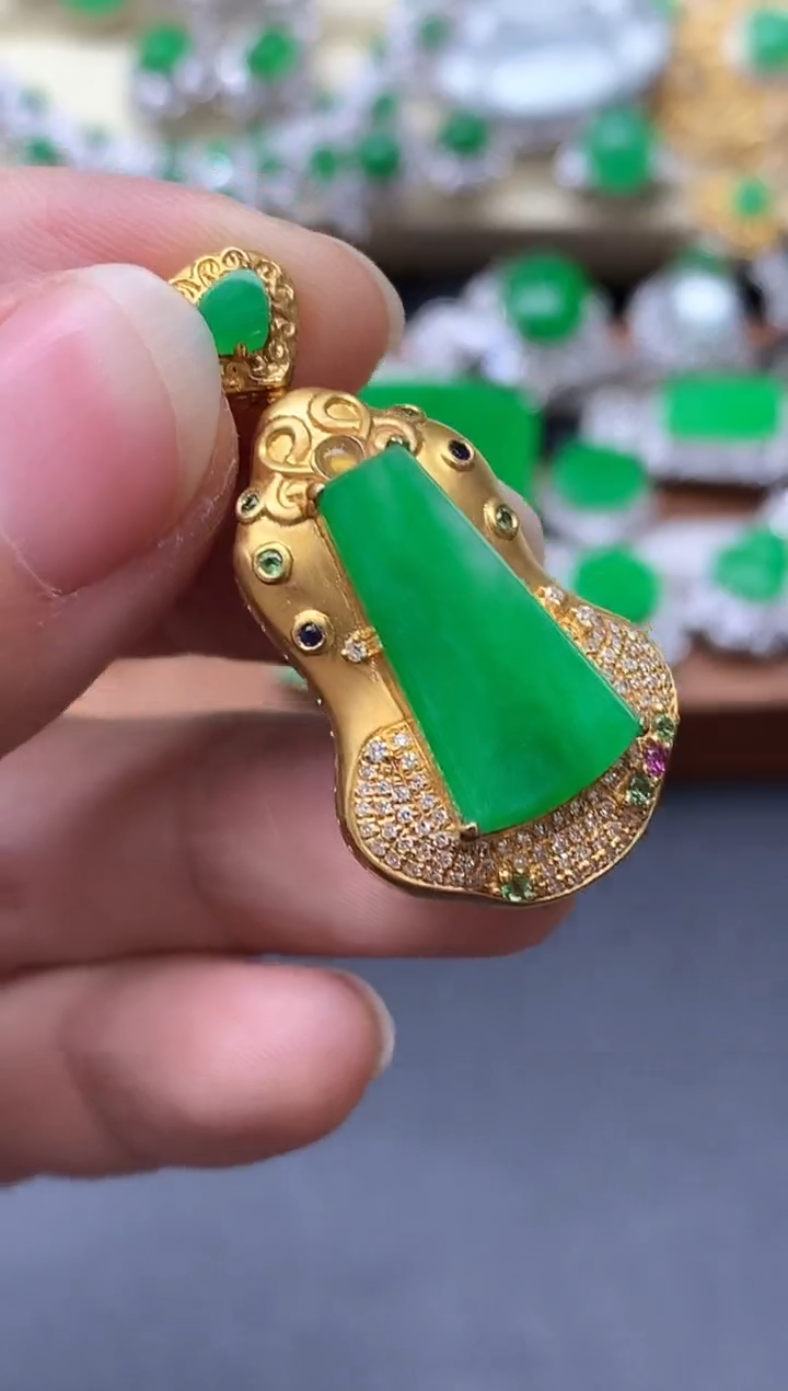 颈饰18K金镶嵌翡翠569中国好珍宝