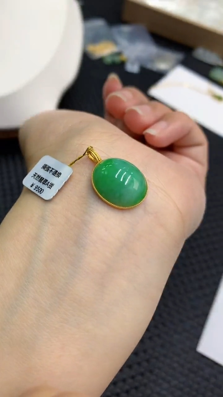 【闪购商品】翡翠颈饰18K金镶嵌            8