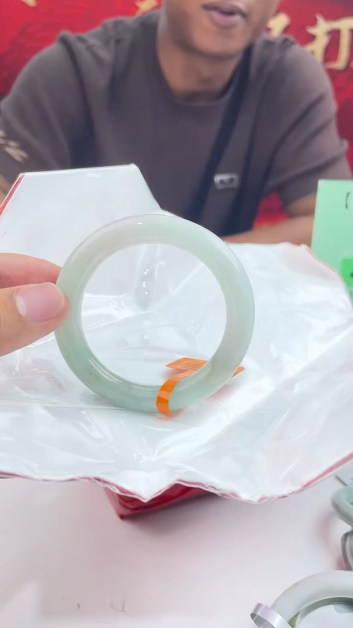 【闪购商品】翡翠手镯未镶嵌2翡翠手镯（微瑕）