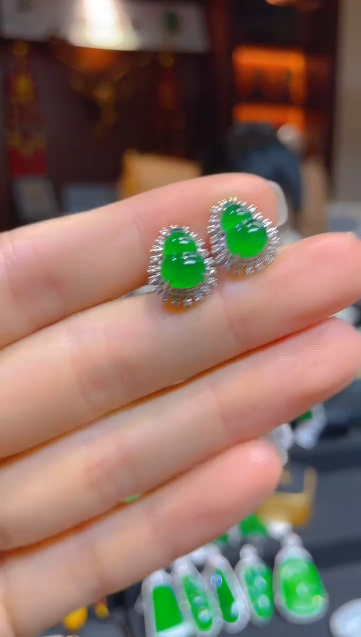 【闪购商品】翡翠耳饰18K金镶嵌119586天然A货翡翠葫芦耳钉