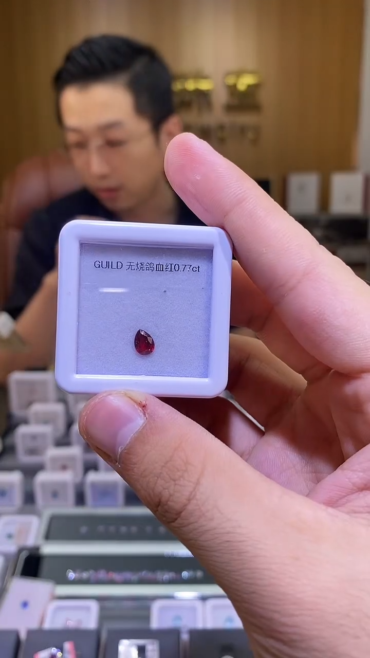 裸石红宝石天然无烧鸽血红红宝石裸石0.77ct