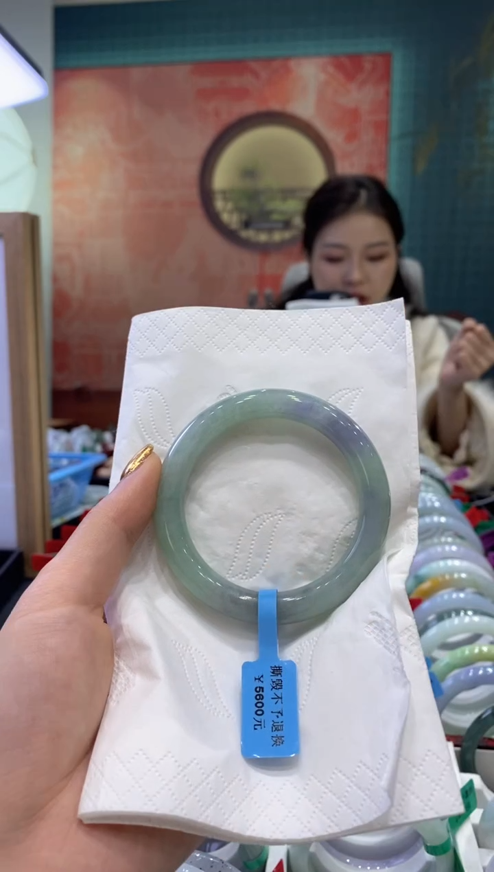 【闪购商品】翡翠手镯未镶嵌多人12788