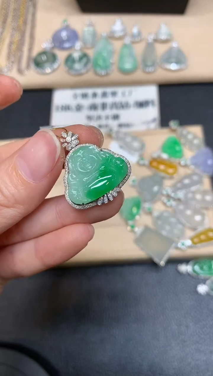 【闪购商品】翡翠颈饰18K金镶嵌佛公【无服务费】