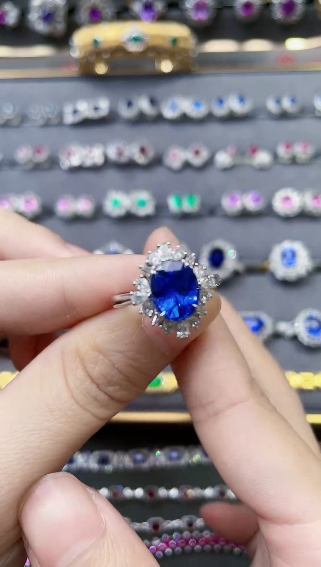 【闪购商品】蓝宝石戒指18K金镶嵌2.61ct