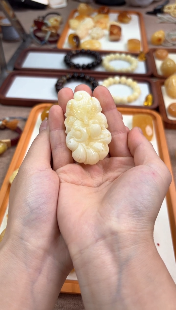 【闪购商品】蜜蜡裸石未镶嵌凤九