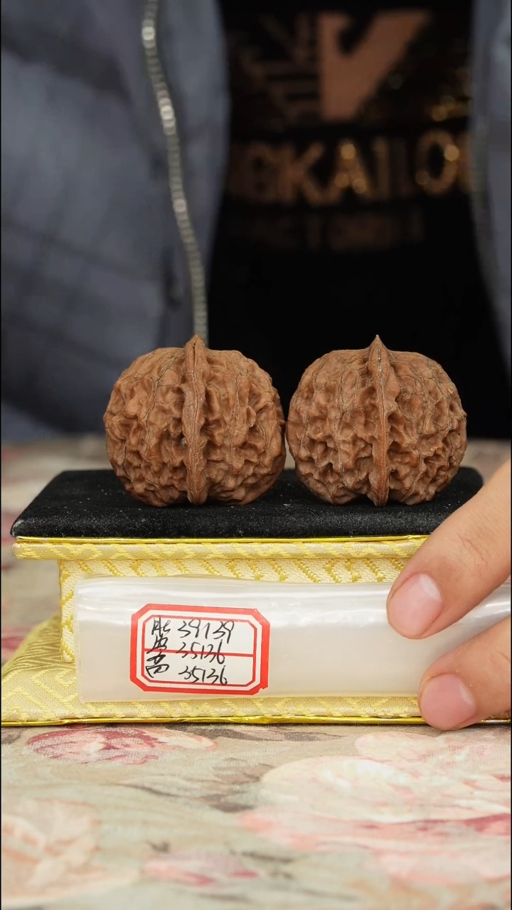 【闪购商品】文玩核桃把件非嫁接元宝