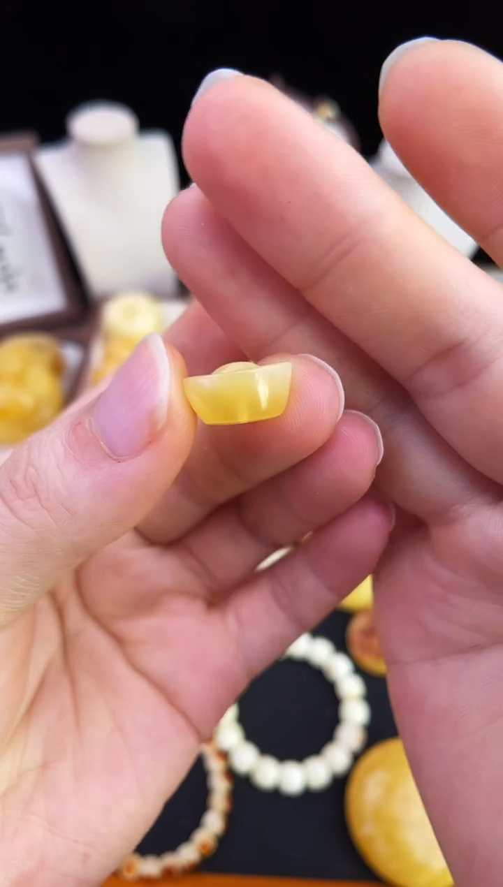 琥珀未镶嵌珠宝奇石柒月