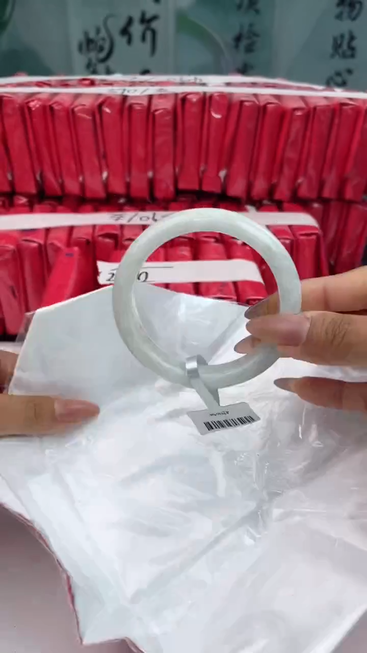 【闪购商品】翡翠手镯未镶嵌6翡翠手镯（微瑕）