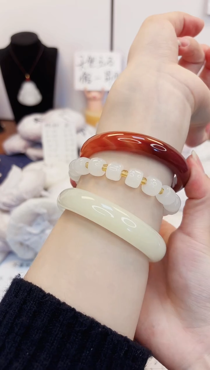 【闪购商品】石英质玉手镯未镶嵌380-玛瑙圈口59