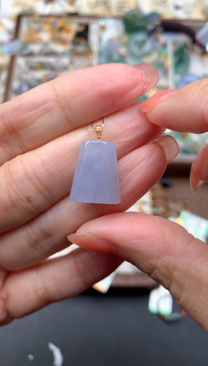 18K金镶嵌挂件翡翠1