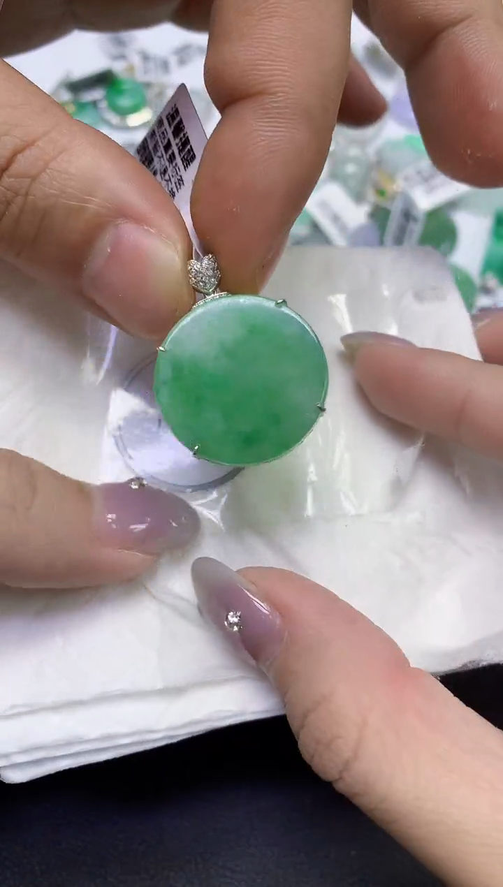 颈饰18K金镶嵌翡翠天然缅甸翡翠A货百元以上9元证书费自理