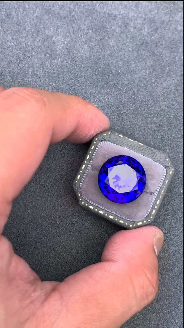 【闪购商品】坦桑石裸石未镶嵌19.06克拉