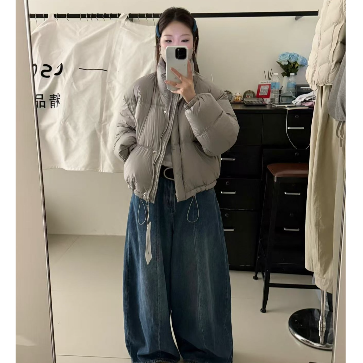 泡芙羽绒服女短款2025年新款简约时尚白鸭绒小个子面包服上衣冬