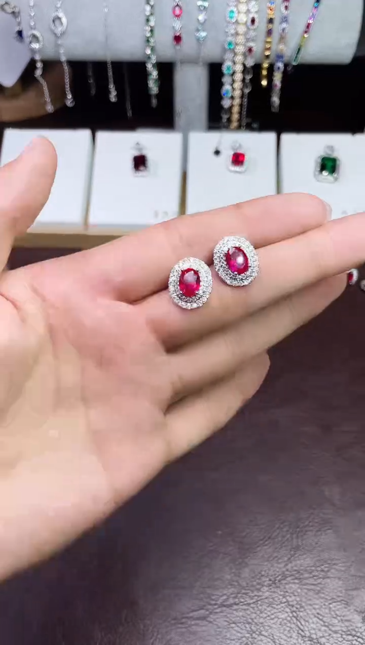 足铂镶嵌合成（培育）红宝石耳饰红宝耳钉