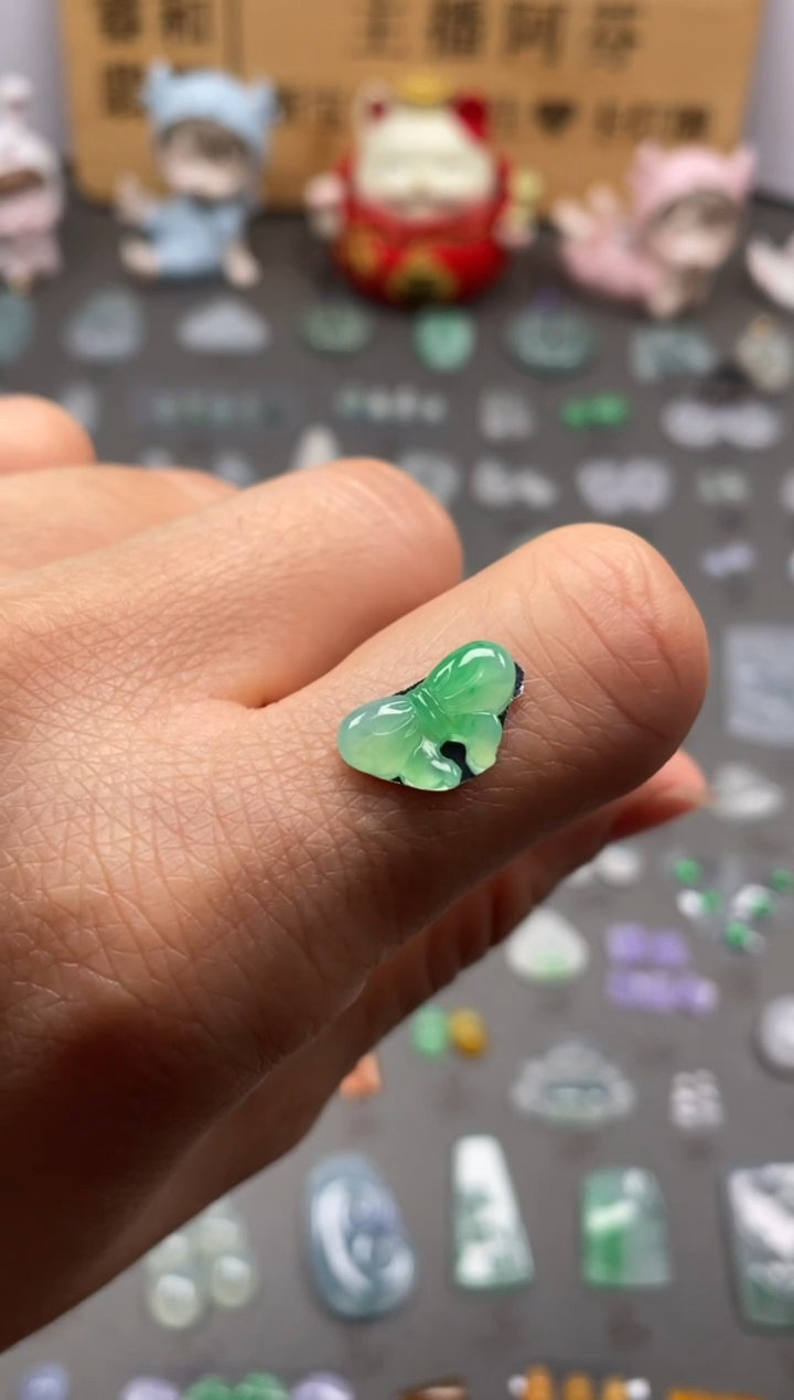 【闪购商品】翡翠颈饰未镶嵌果緑蝴蝶结/芬