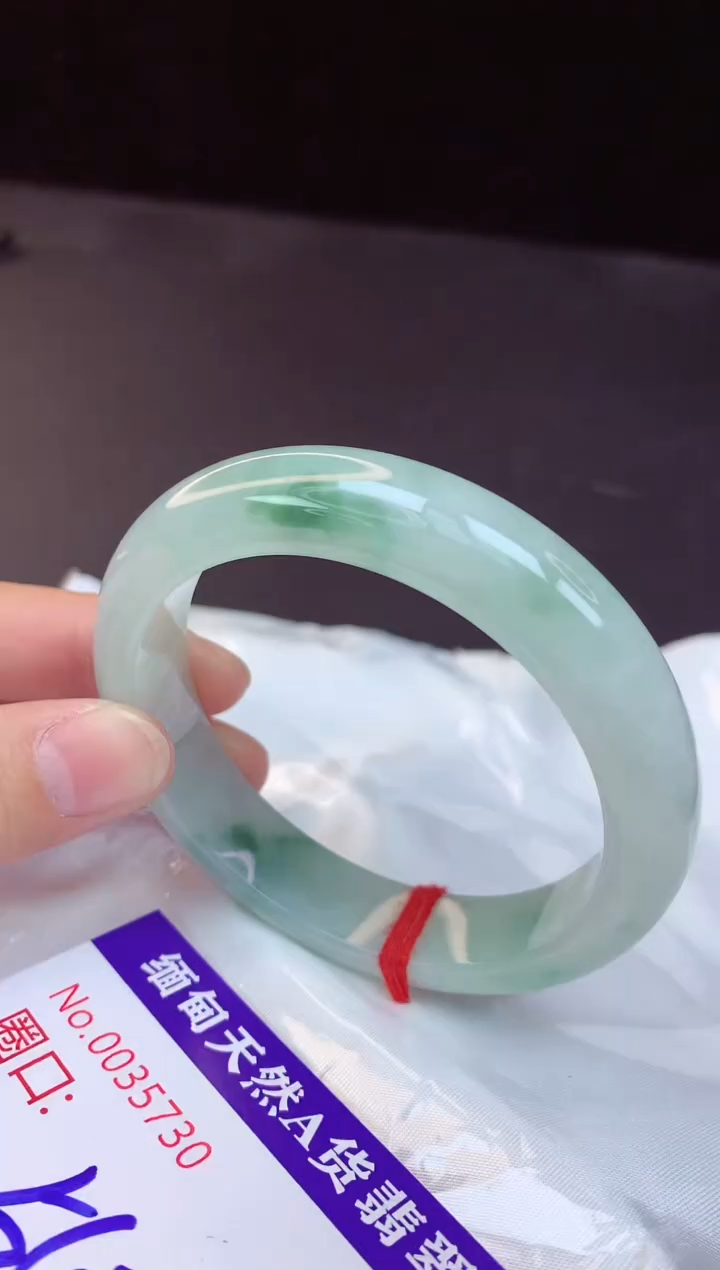 【闪购商品】翡翠手镯未镶嵌54+