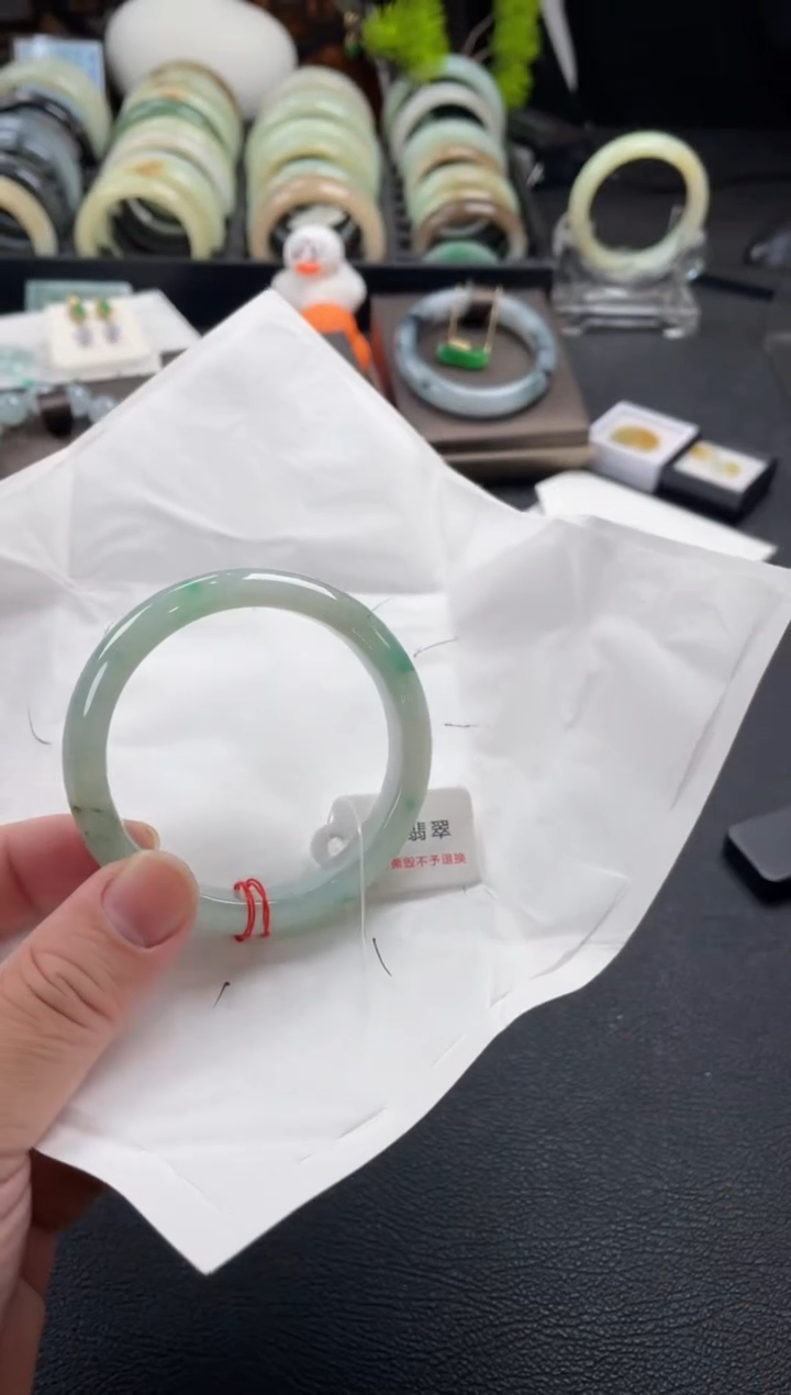 【闪购商品】翡翠手镯未镶嵌有纹裂