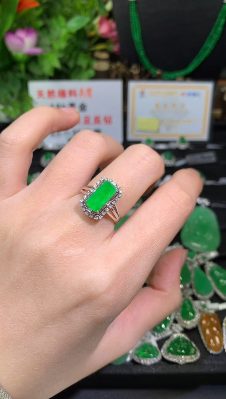 【闪购商品】翡翠戒指18K金镶嵌无事牌