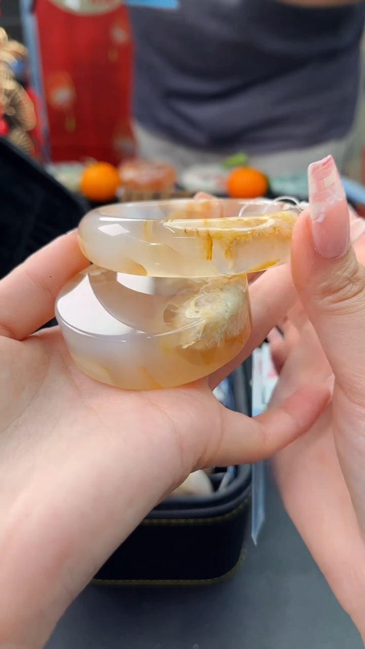 【闪购商品】石英质玉手镯未镶嵌赠送镯心（圈口）56