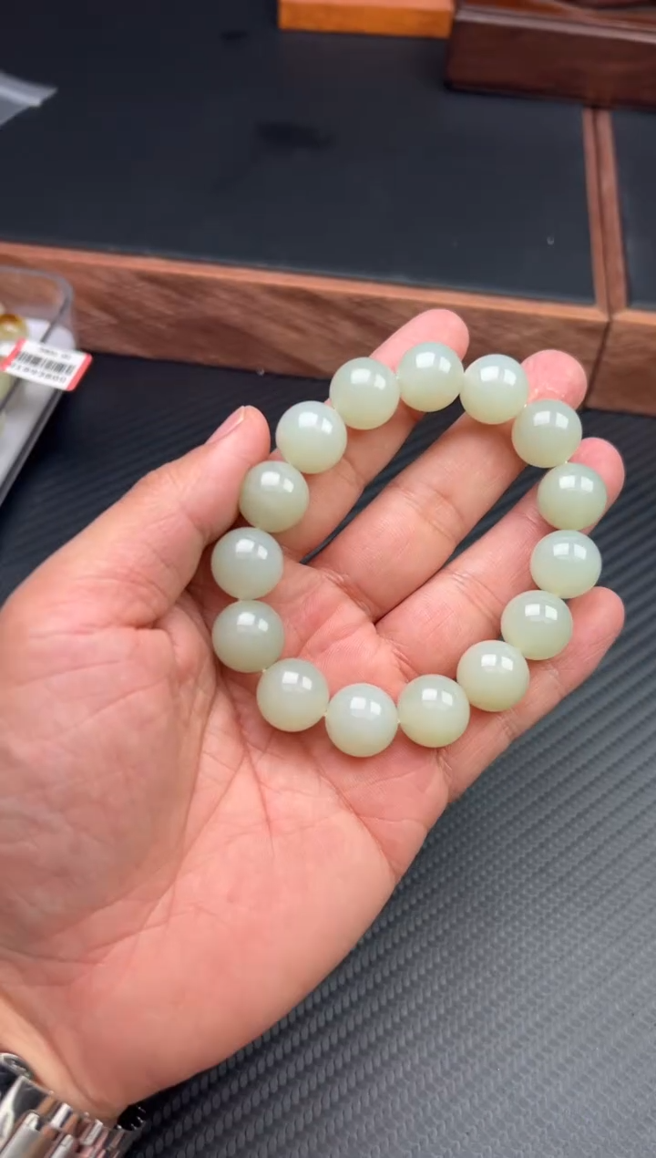 【闪购商品】未镶嵌和田玉手串且末微色差近矿卡14