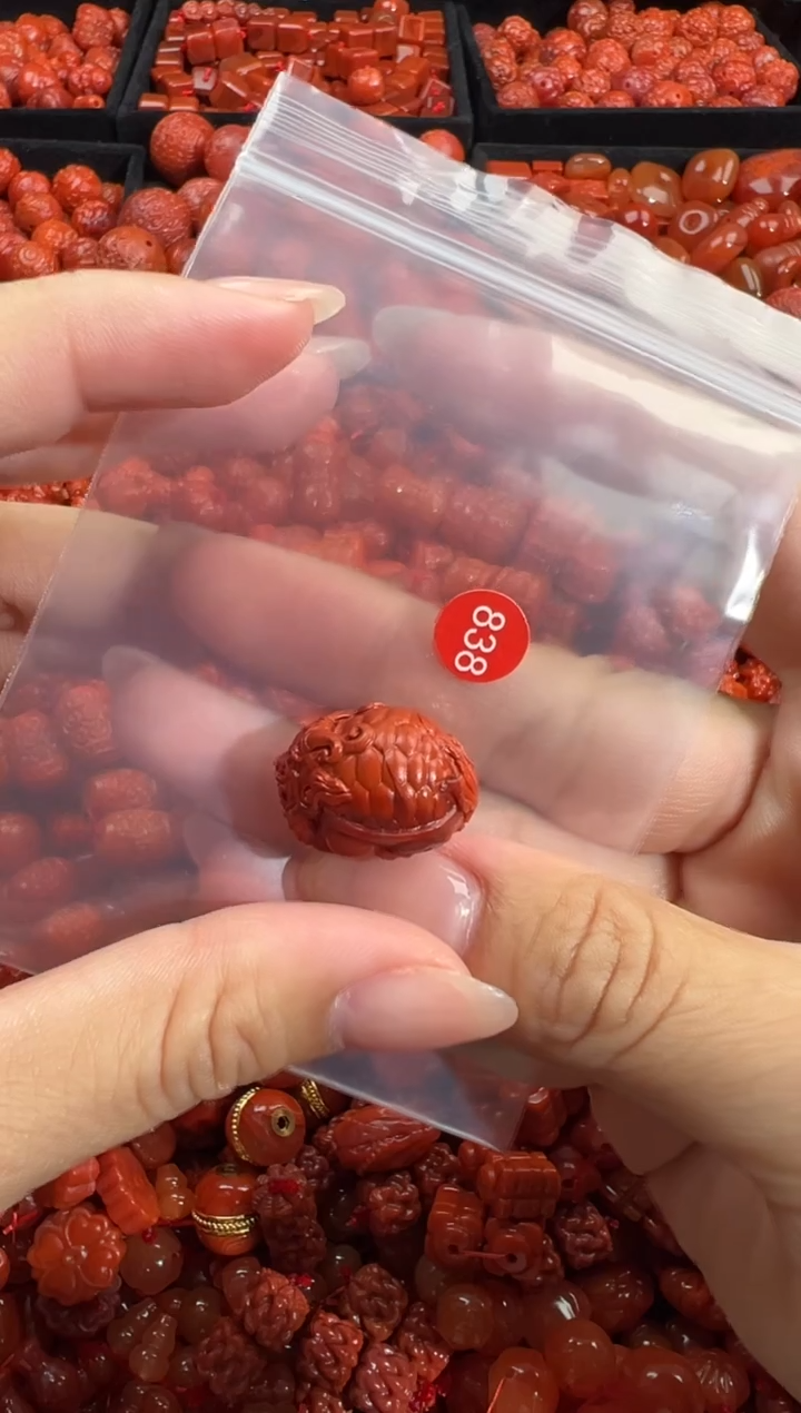 南红玛瑙未镶嵌颈饰1