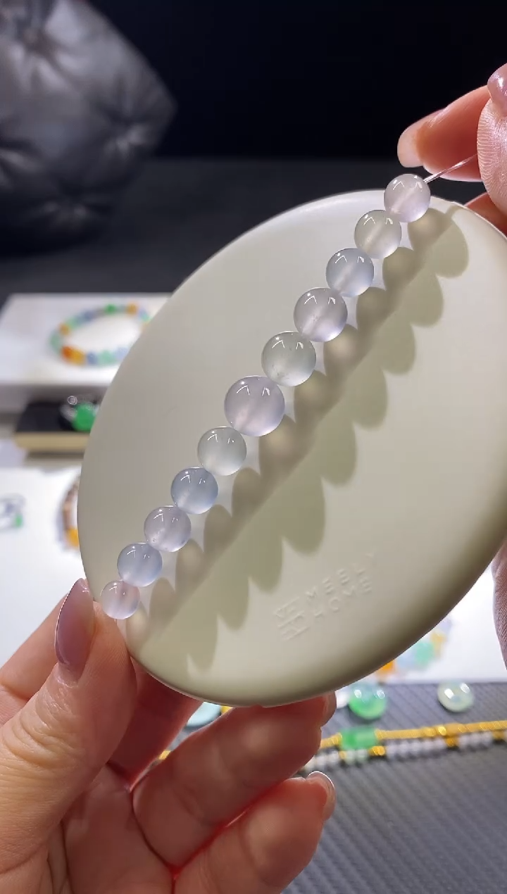 翡翠挂件未镶嵌一组珠珠