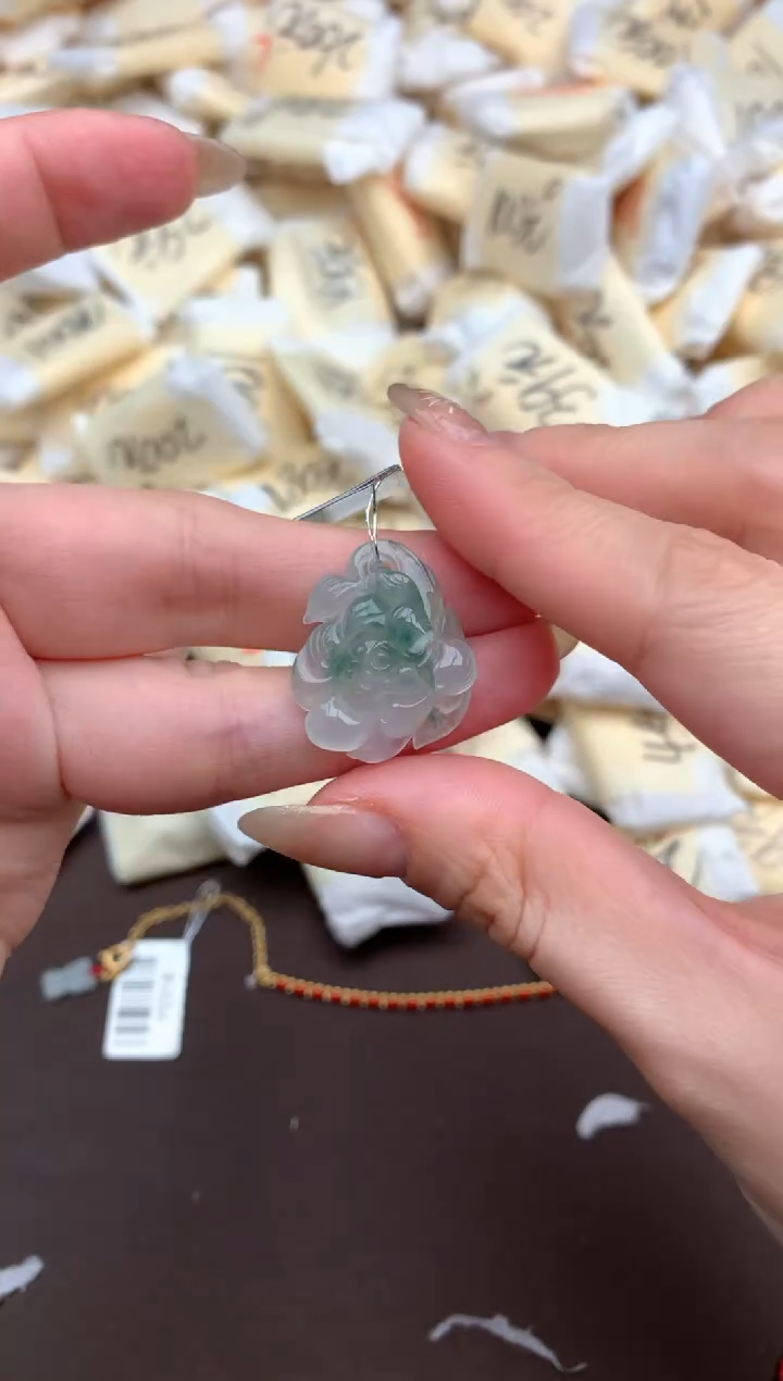 【闪购商品】翡翠挂件未镶嵌— 