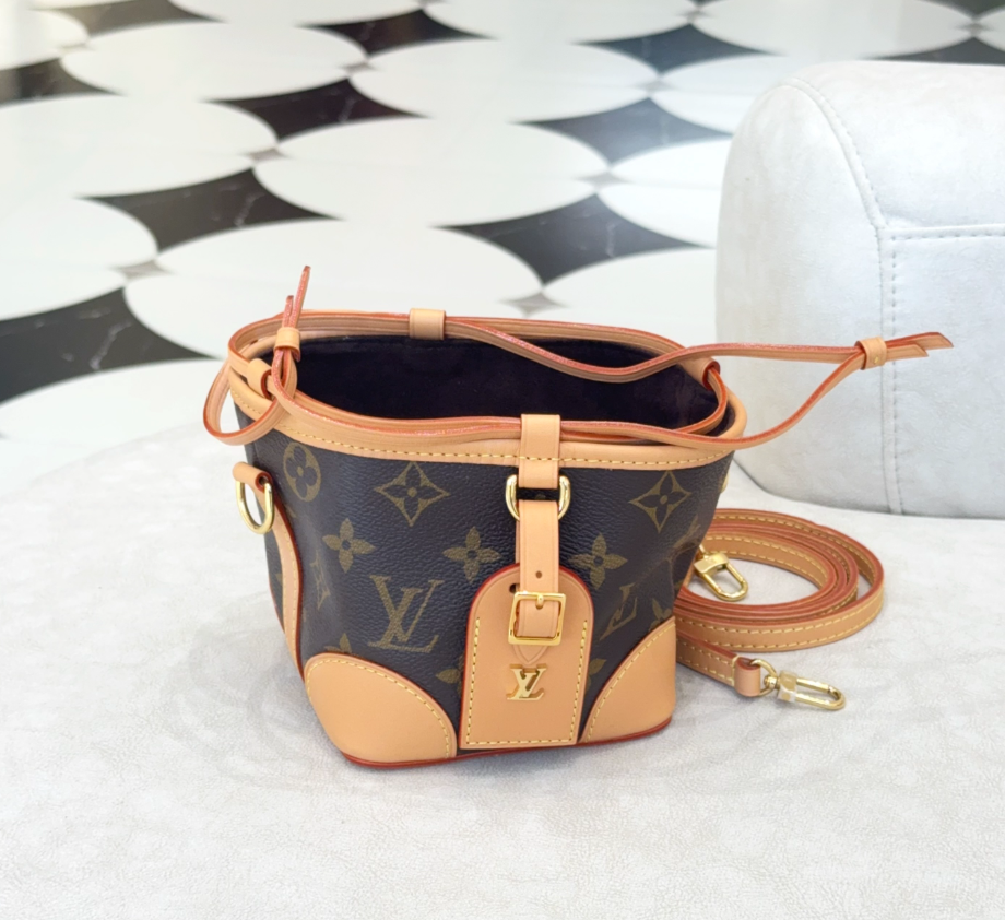95新 LouisVuitton/路易威登 路易威登烧麦老花金扣/65386413