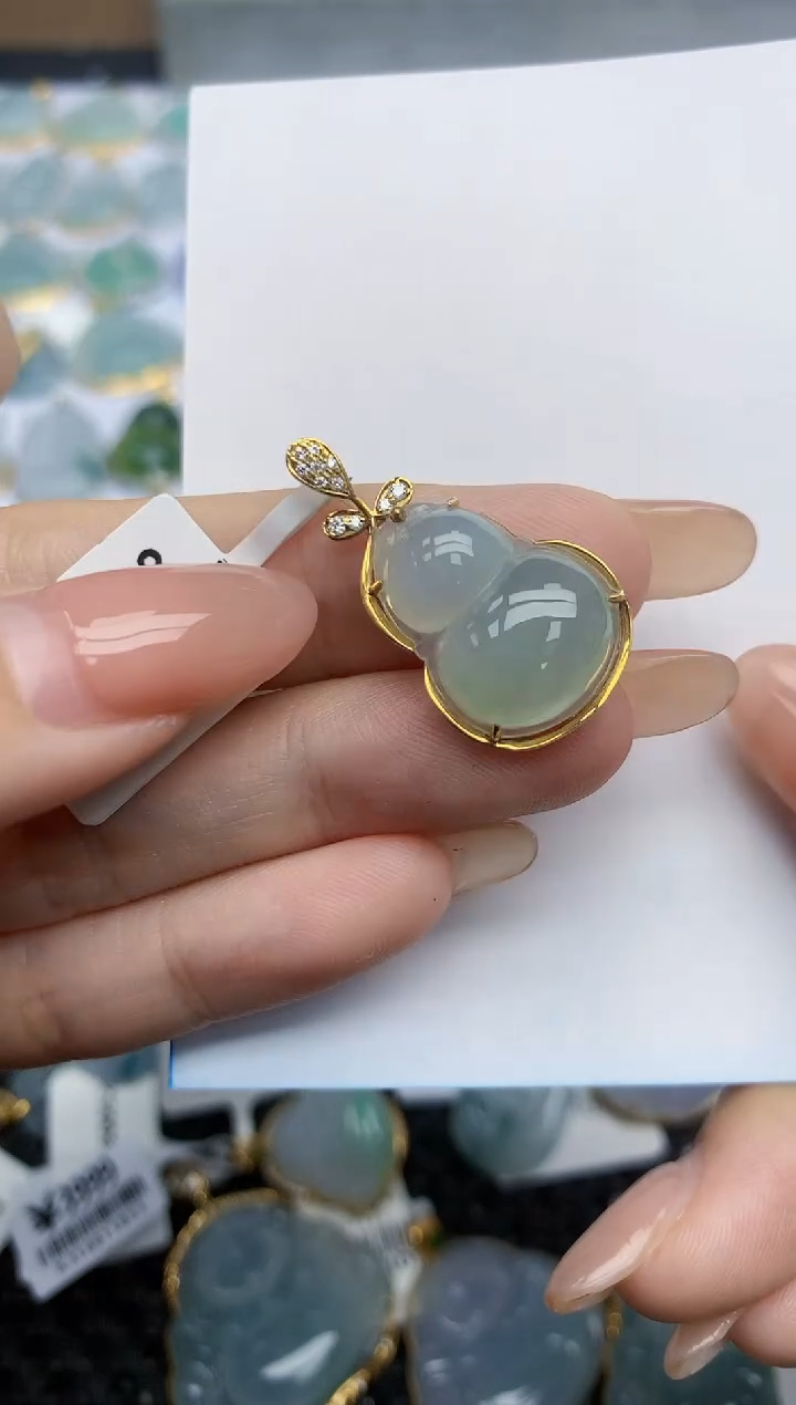 【闪购商品】翡翠挂件18K金镶嵌天然翡翠A货