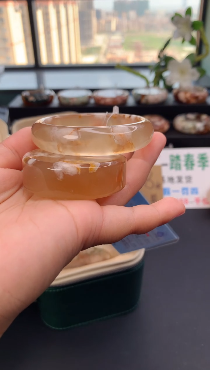 石英质玉手镯未镶嵌赠送镯心（圈口53