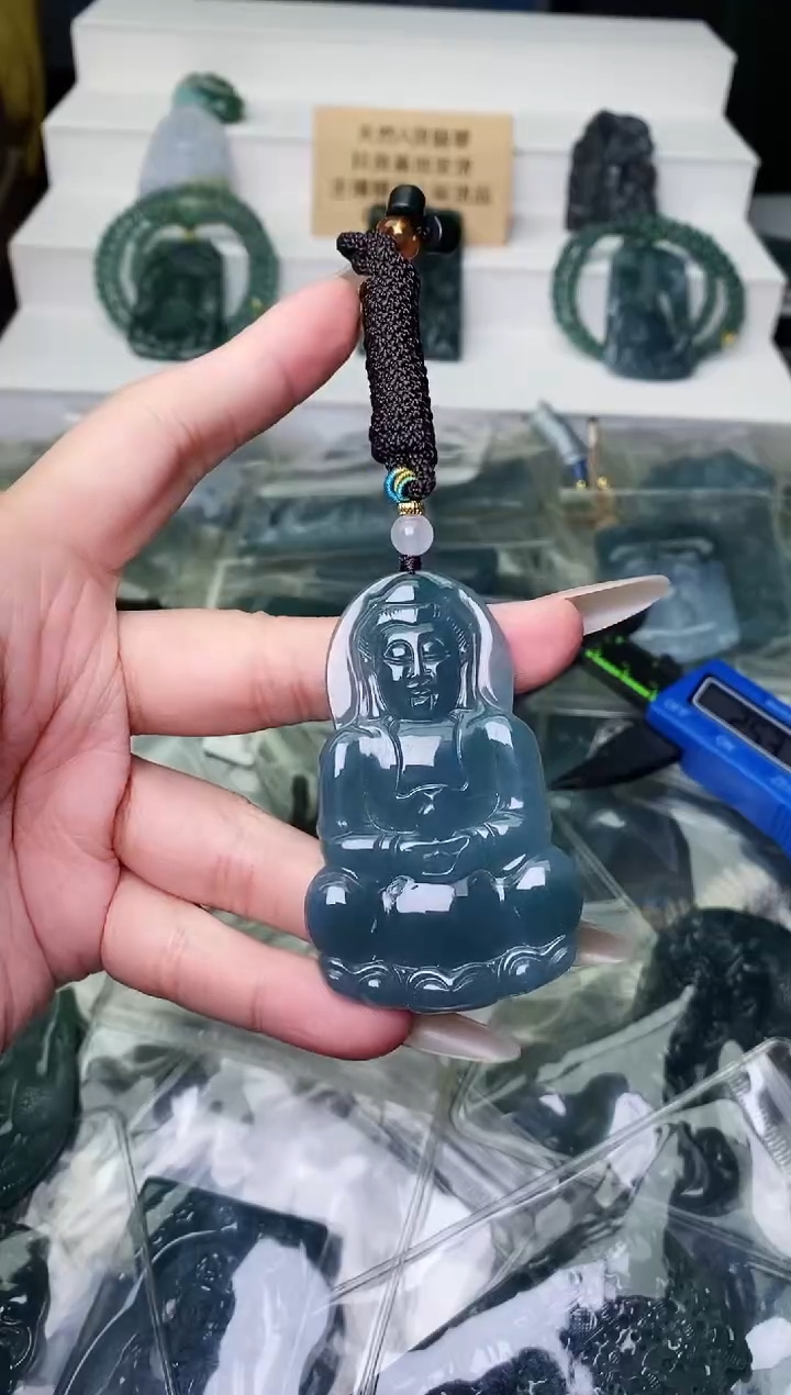 颈饰未镶嵌翡翠 