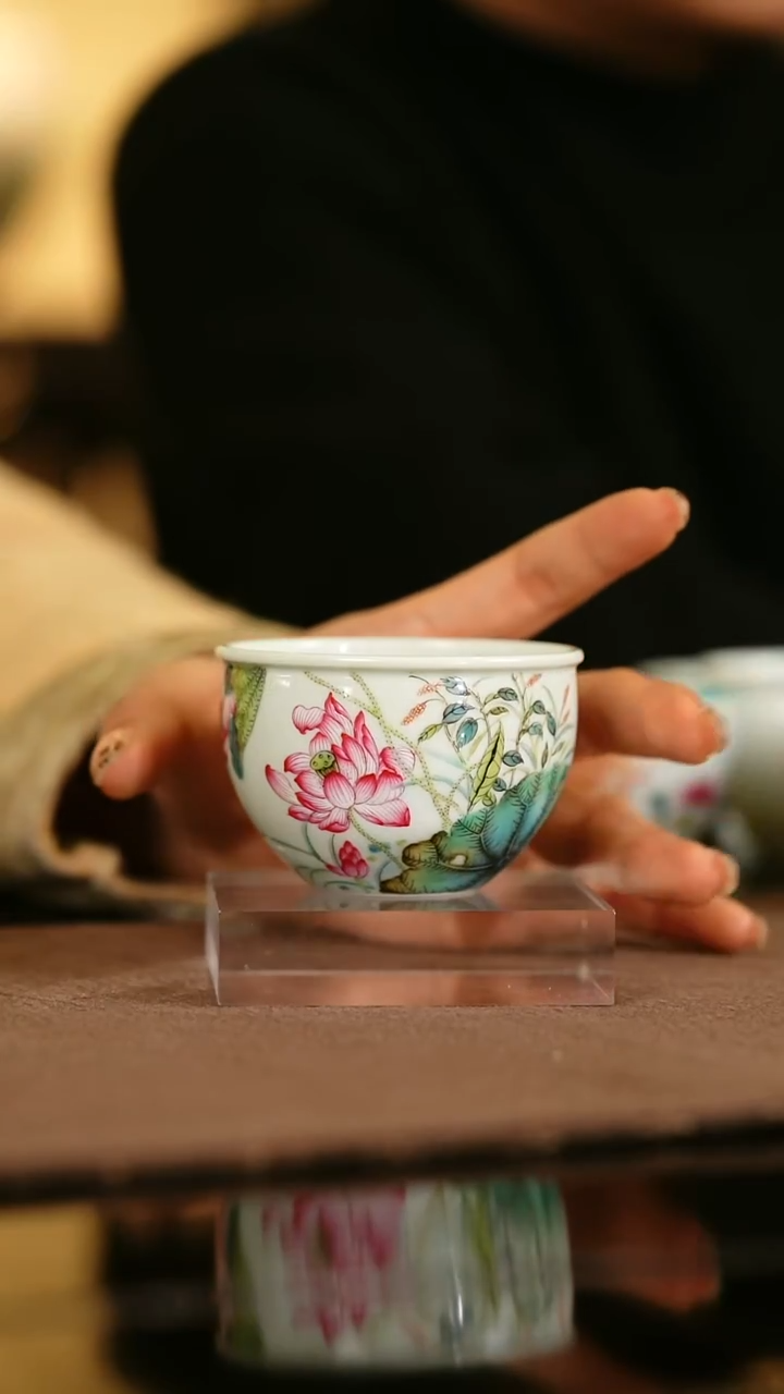 瓷瓷姑娘溢珍堂粉彩荷花杯