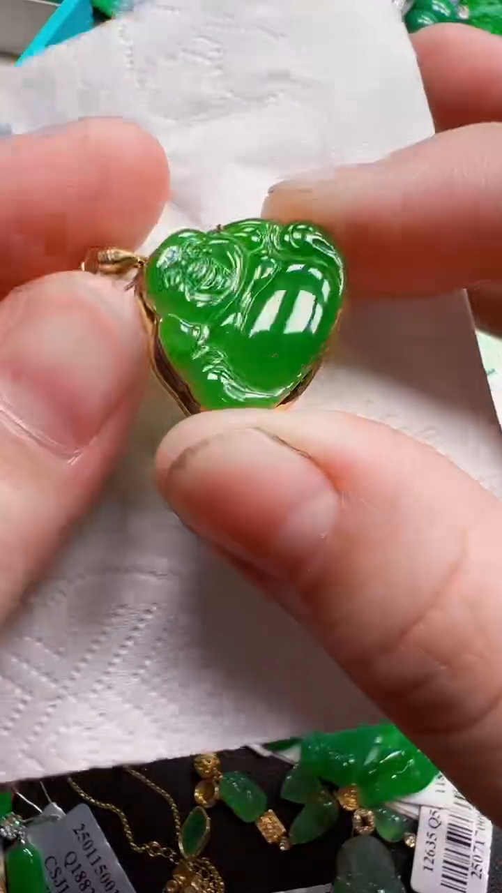 颈饰18K金镶嵌翡翠佛