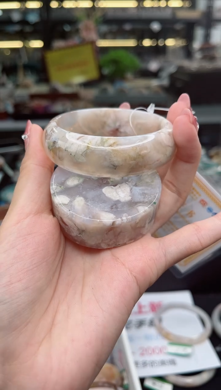 【闪购商品】石英质玉手镯未镶嵌54圈口（赠品镯心）1571033