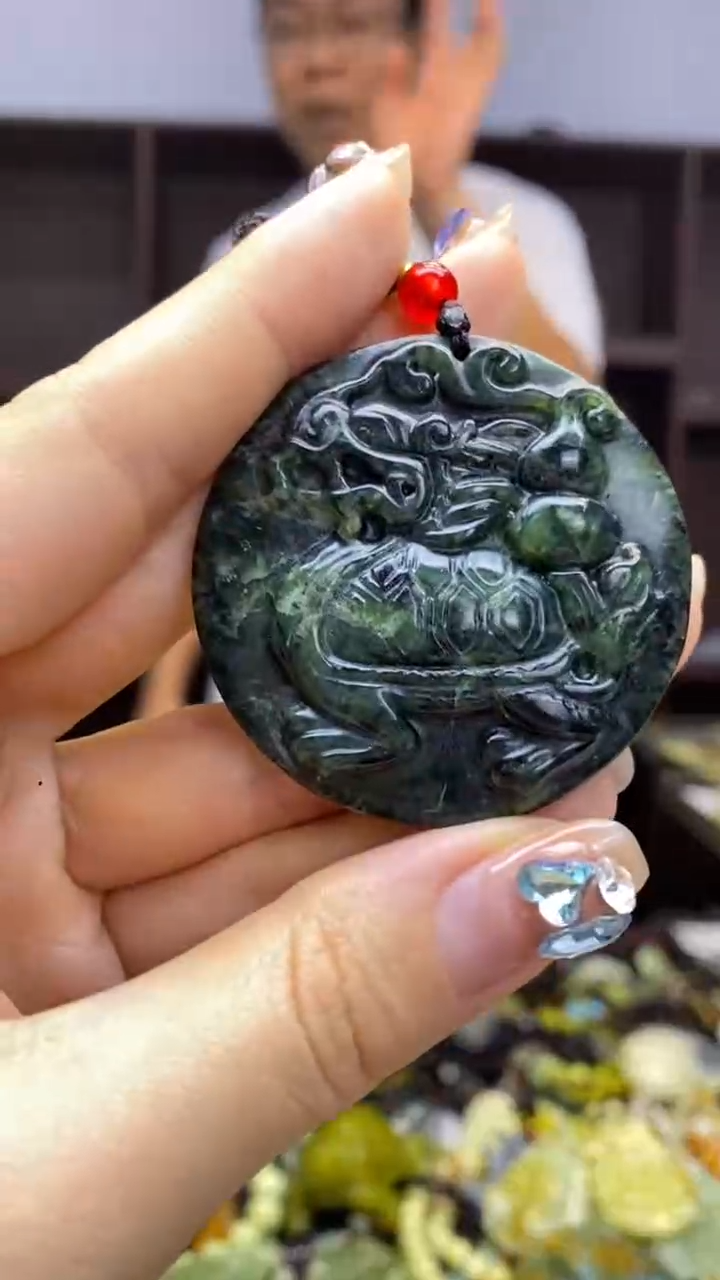 未镶嵌岫玉挂件  