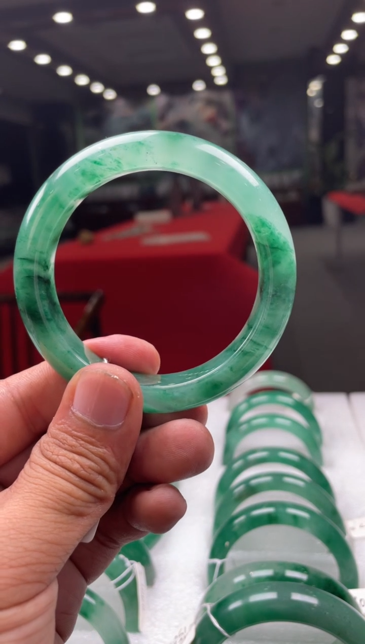 【闪购商品】石英质玉手镯未镶嵌手镯