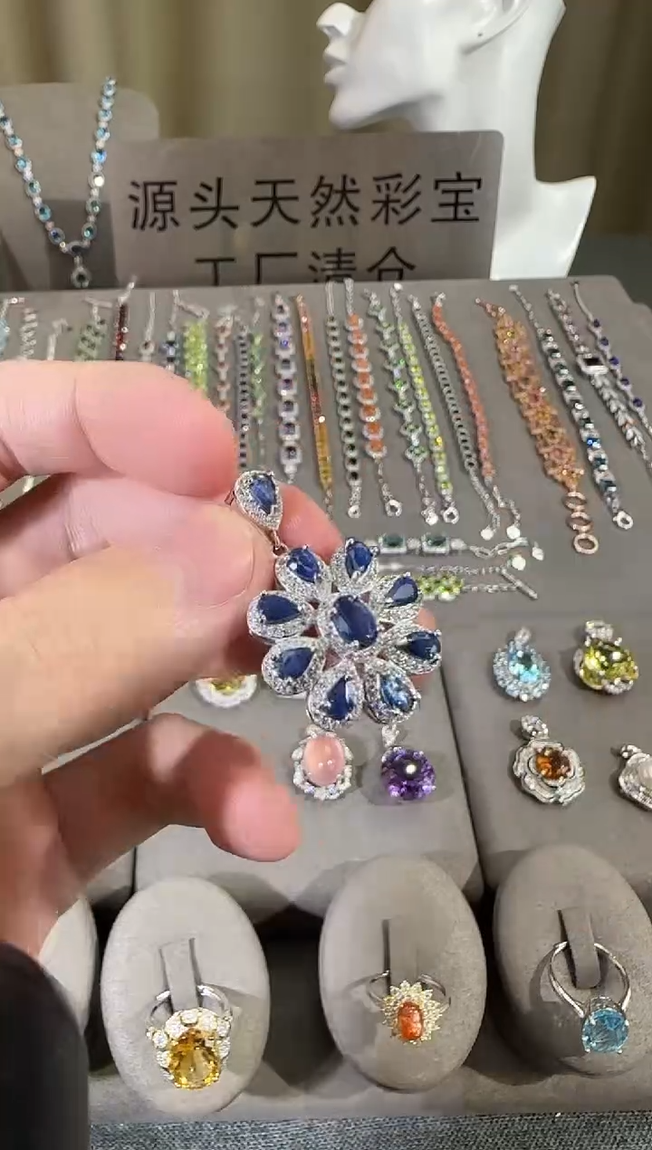 颈饰蓝宝石银S925镶嵌4*6mm吊坠繁花设计款