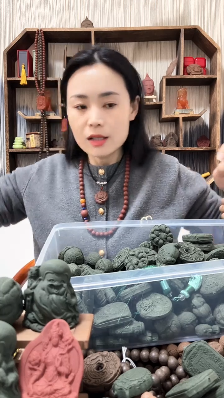 【闪购商品】泥塑青龙醒心绿珠九目横链